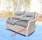 Sofa nr. 2 uszkodzony prawa dolna część.jpg